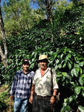 Load image into Gallery viewer, El Salvador - WILLIAM DÍAS
